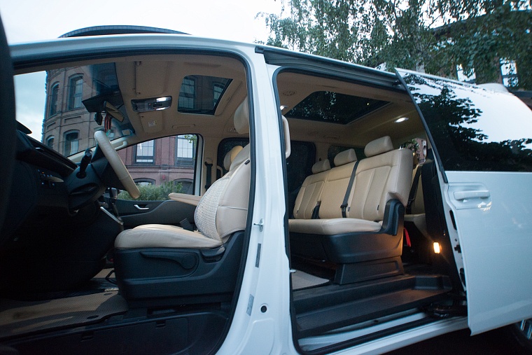 Hyundai Staria Белая