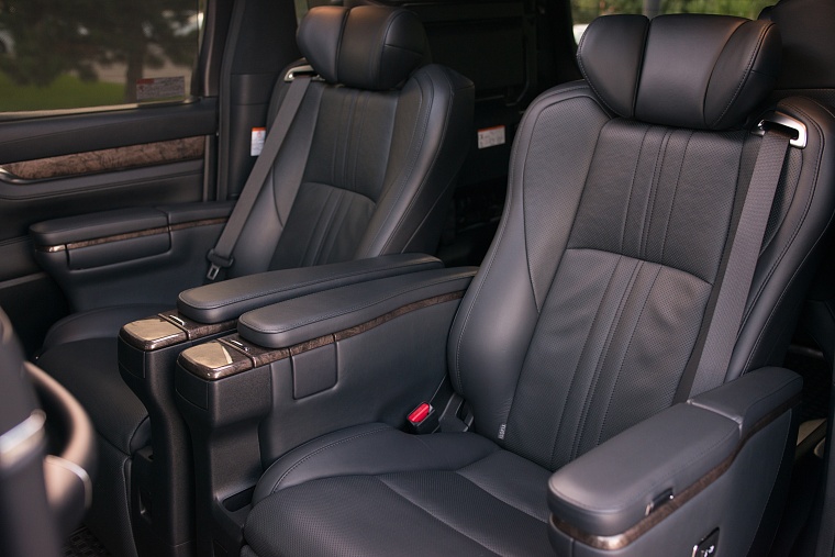 Toyota Alphard черный