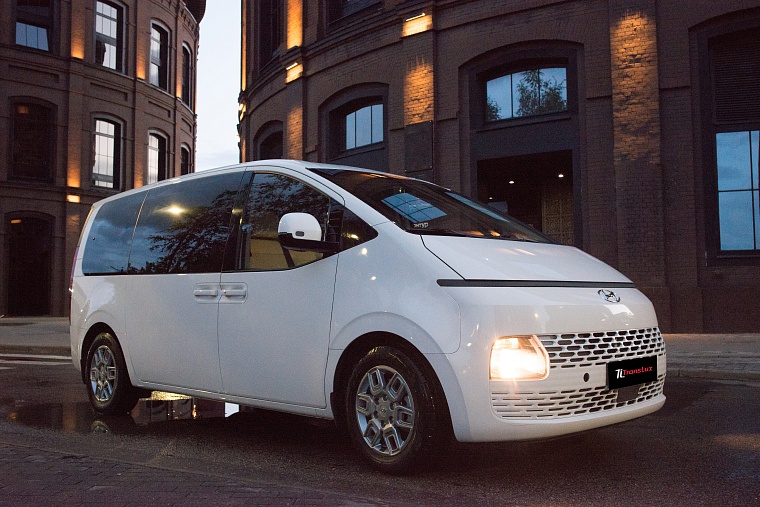 Hyundai Staria Белая