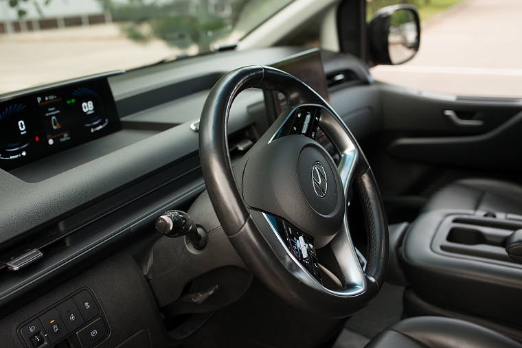 Hyundai Staria Черная