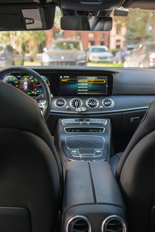 Mercedes-Benz E-Класс 213 черный