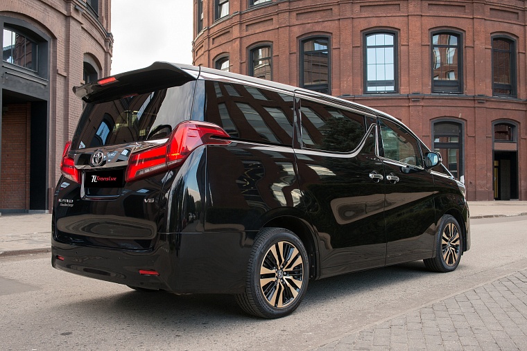 Toyota Alphard черный