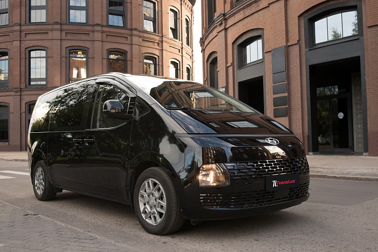 Hyundai Staria Черная
