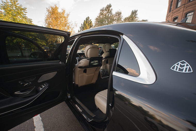 Mercedes-Benz Maybach S-класс 222  черный