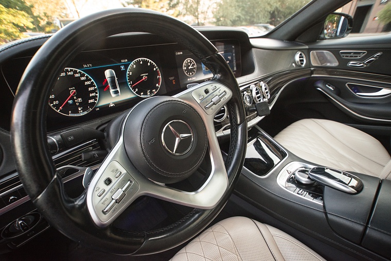 Mercedes-Benz Maybach S-класс 222  черный