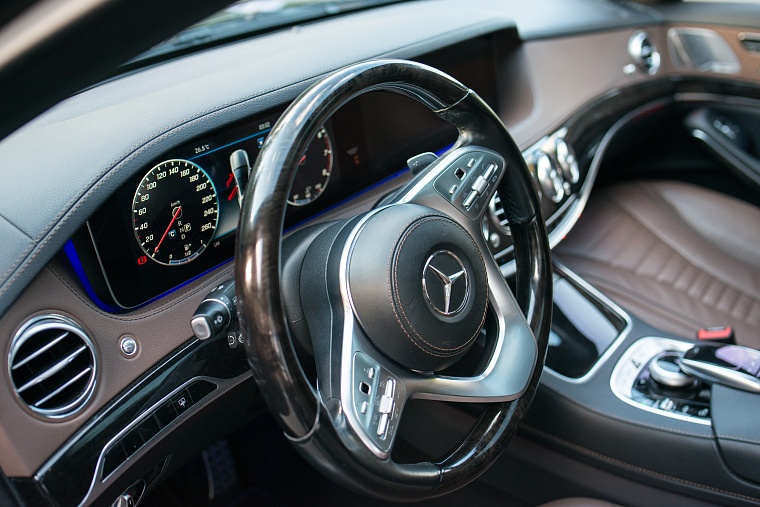 Mercedes-Benz S-класс 222 черный
