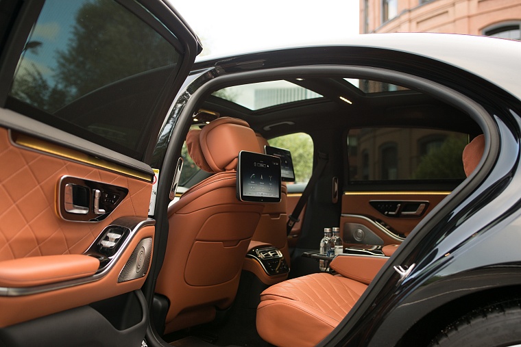 Mercedes-Benz S-класс 223 черный