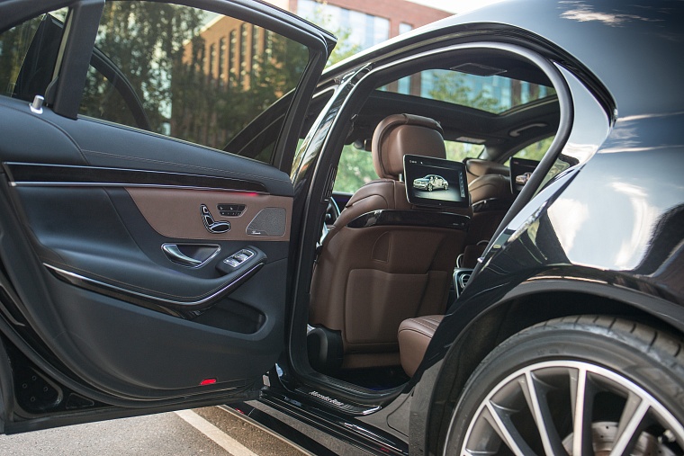 Mercedes-Benz S-класс 222 черный