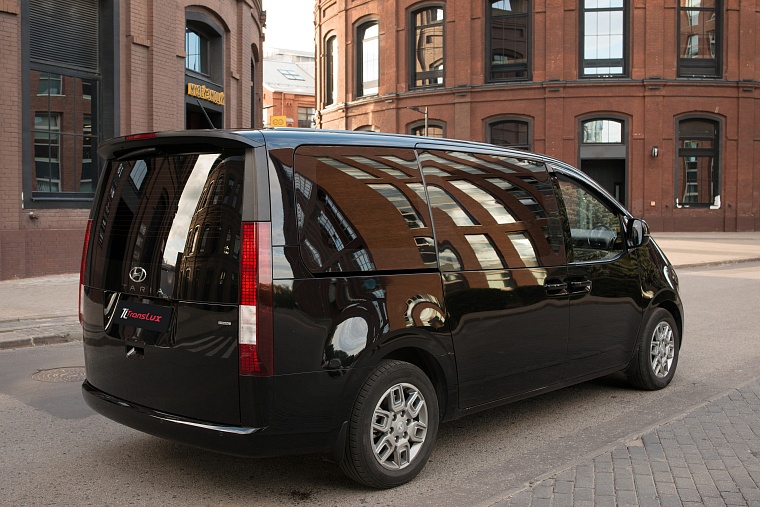 Hyundai Staria Черная