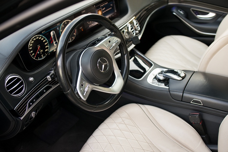 Mercedes-Benz Maybach S-класс 222  черный