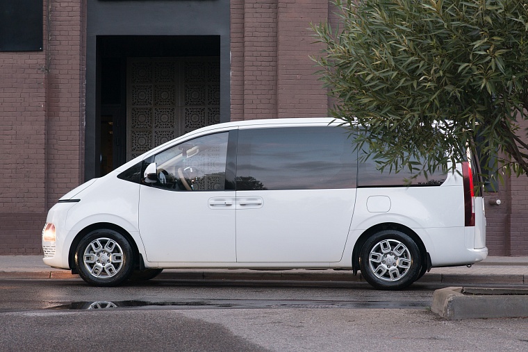 Hyundai Staria Белая