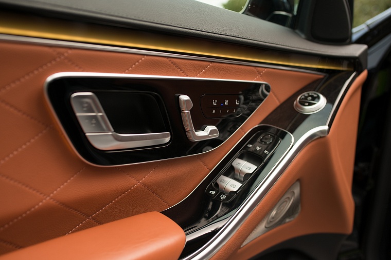 Mercedes-Benz S-класс 223 черный