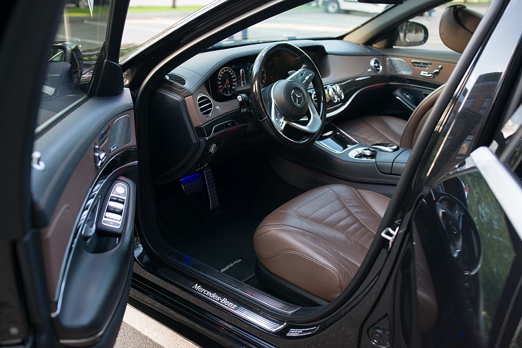 Mercedes-Benz S-класс 222 черный