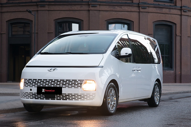 Hyundai Staria Белая