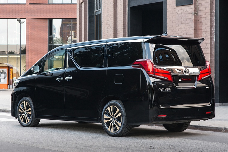 Toyota Alphard черный