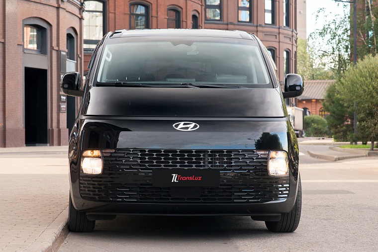 Hyundai Staria Черная