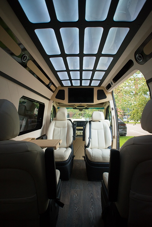Mercedes-Benz Sprinter Черный 8 мест