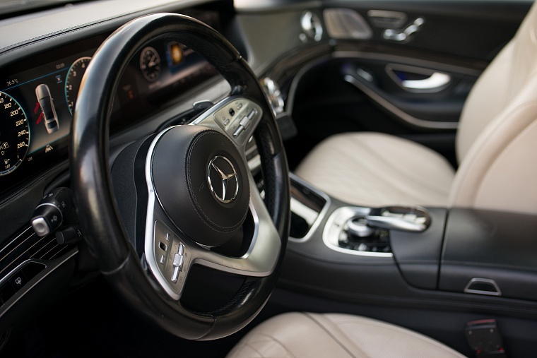 Mercedes-Benz Maybach S-класс 222  черный