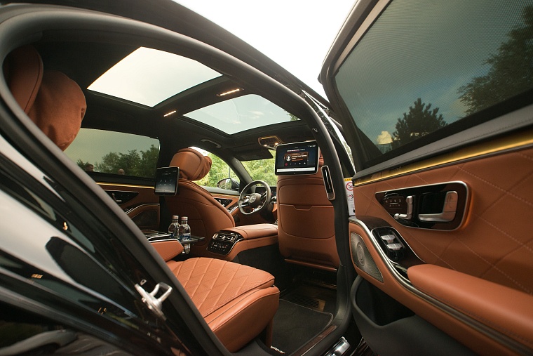 Mercedes-Benz S-класс 223 черный