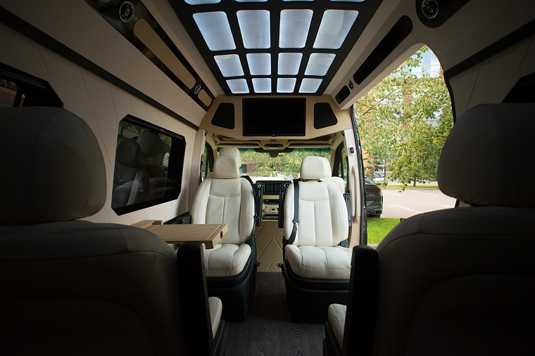 Mercedes-Benz Sprinter Черный 8 мест